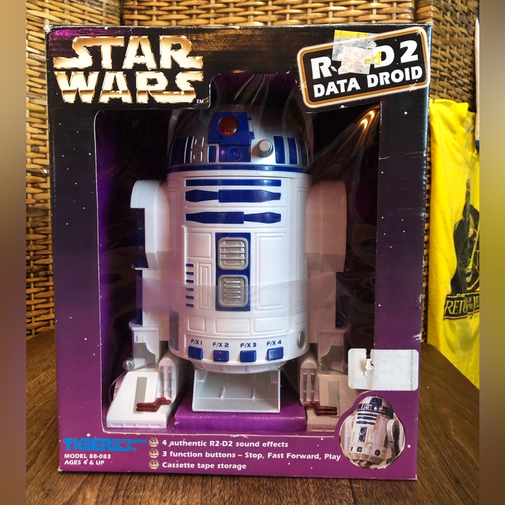 BNWT - R2-D2 Cassette Player 1997 / Tiger Electronics Inc